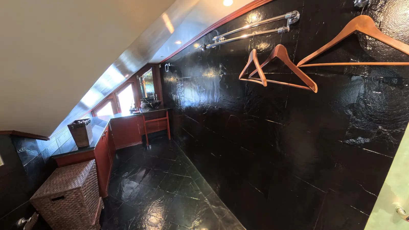 Family Suite Bathroom 2