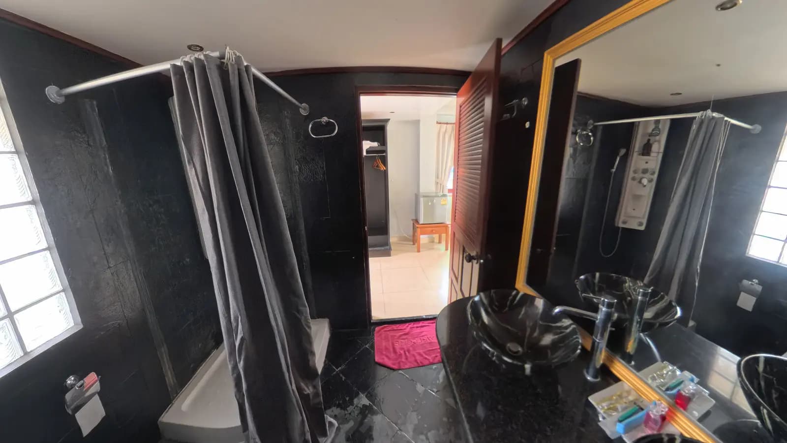 Deluxe King Bathroom